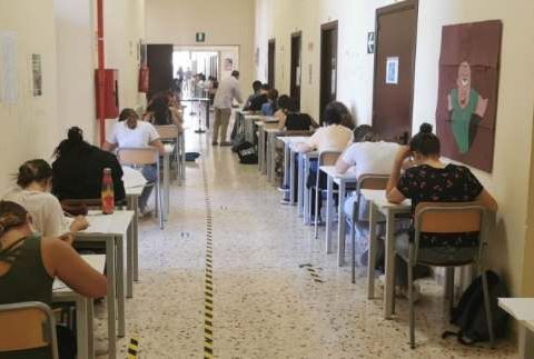 Studente all'esame di maturità