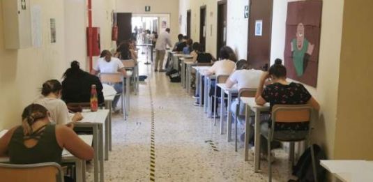 Studente all'esame di maturità