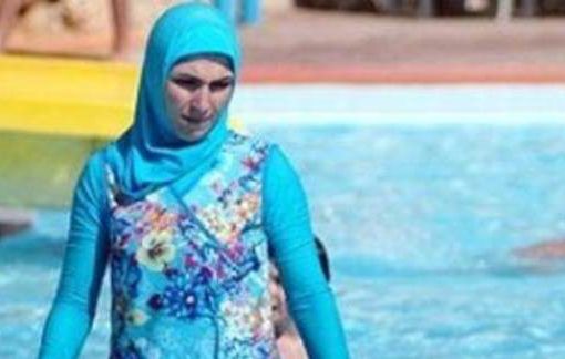 festa in piscina per donne musulmane