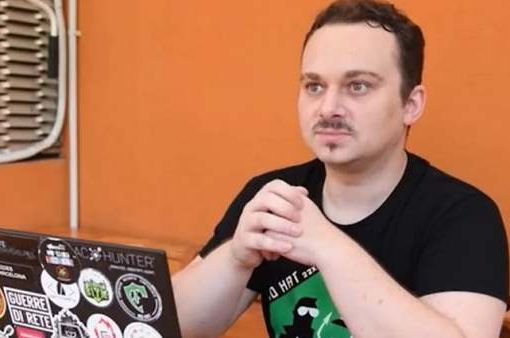 Mattia, il primo italiano con 5 microchip sottopelle