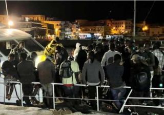 Migranti: ancora sbarchi a Lampedusa