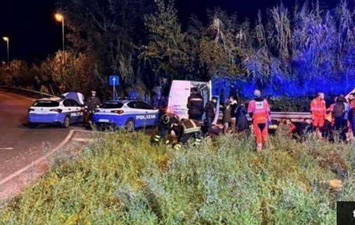si ribalta furgone carico di migranti illegali