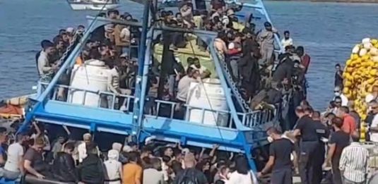Migranti: maxi sbarco a Lampedusa