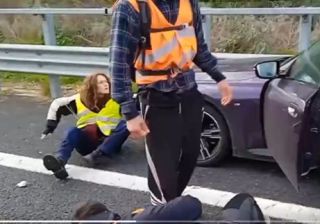 Roma, "ecologisti" bloccano il traffico