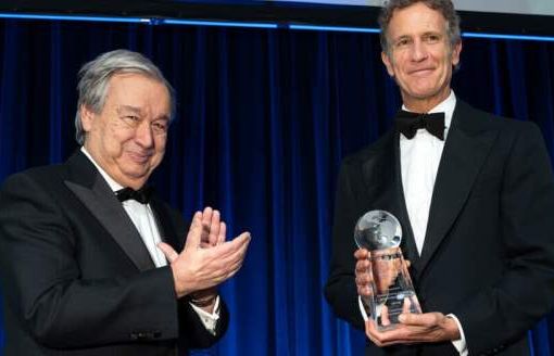 Guterres consegna il premio 'filantropico' dell'ONU ai Benetton