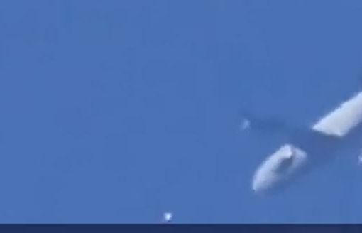 Oggetto non identificato vola vicino all’Air Force One di Biden Oggetto non identificato vola vicino all’Air Force One di Biden