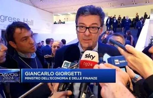 Giorgetti a Davos: ‘investitori stranieri interessati a nostro piano di privatizzazioni’ Giorgetti a Davos