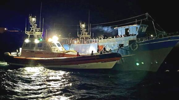 Lampedusa sbarcati da Imolaoggi.it lampedusa sbarcati 283 migranti