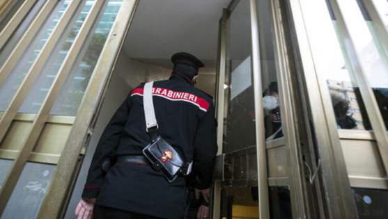 Bologna, maltrattamenti e violenza sessuale: braccialetto elettronico per un nigeriano Bologna, maltrattamenti e violenza sessuale: braccialetto elettronico per un nigeriano