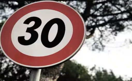 Roma, arriva la scure delle strade a 30 km/h cartello limite 30 km orari