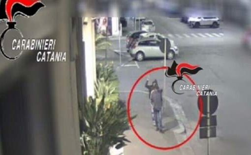 Catania, 82enne colpito con pietra per rapina