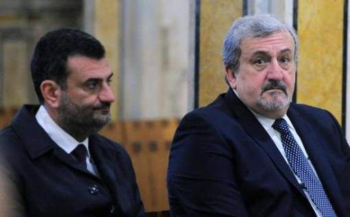 Regionali Puglia, scoppia il caso delle “offerte” al PD per candidarsi Emiliano e DEcaro