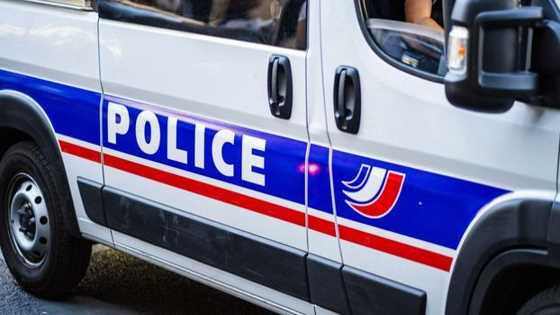 Francia uomo da Imolaoggi.it francia uomo lancia coltelli contro agenti di polizia ucciso