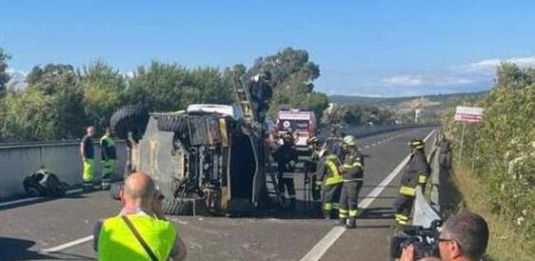 Blindato dell'Esercito si ribalta