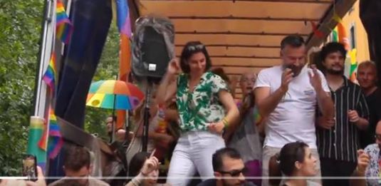 Milano Pride, giornalisti palpeggiati nelle parti intime