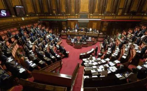 Senato, sì alla legge contro il body shaming senato senatrici