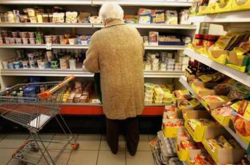 Roma, 87enne derubata al supermercato