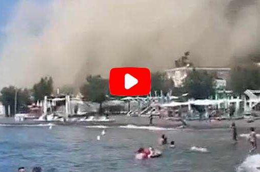 Frana sulla spiaggia a Monte di Procida, spavento tra i bagnanti Frana sulla spiaggia a Monte di Procida