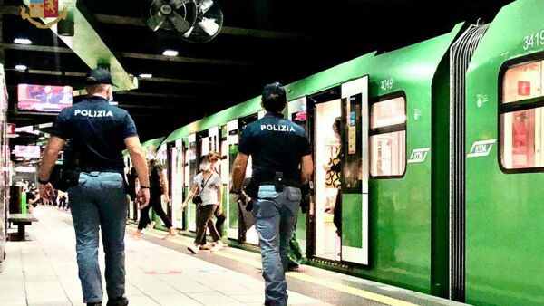 Roma, borseggiatore scappa dopo furto in metro: travolto e ucciso Roma, borseggiatore scappa dopo furto in metro: travolto e ucciso