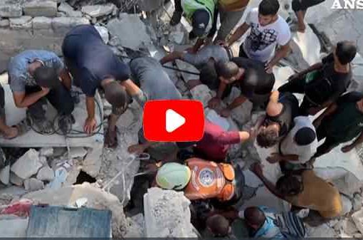 Gaza, raid israeliano su una scuola