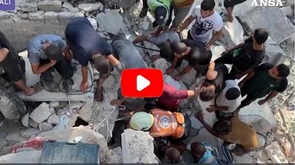 Gaza, raid israeliano su una scuola