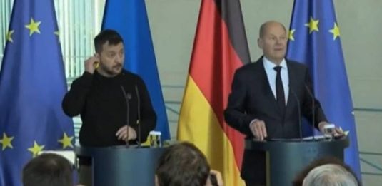 Olaf Scholz e Volodomyr Zelensky
