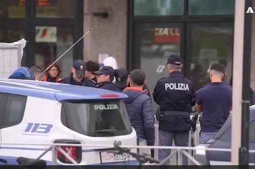 Verona, aggredisce agenti con un coltello: ucciso