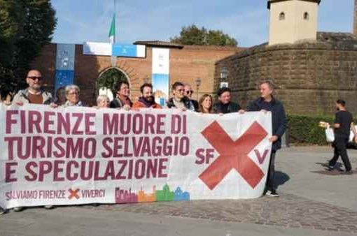 Firenze protesta contro il turismo