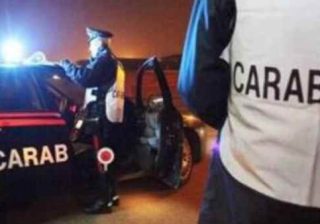 blitz dei carabinieri in un campo nomadi
