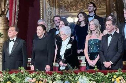 alla Scala, Segre al centro del Palco Reale