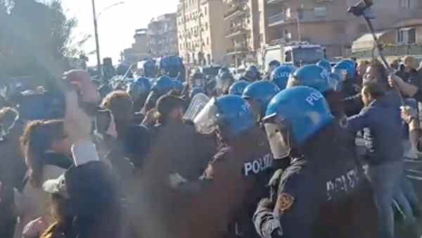 Roma, sgombero centro sociale