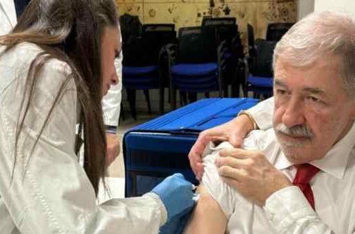 Influenza, Bucci si vaccina