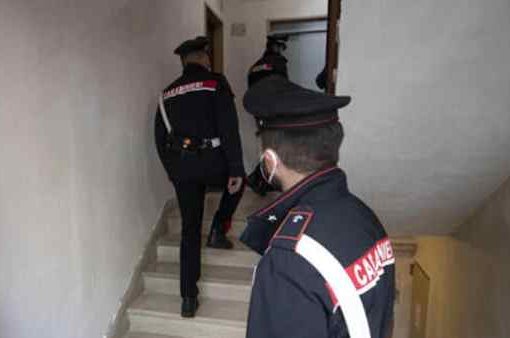 “Ti ammazzo”, 53enne straniera tenta di strangolare marito di 72 anni carabinieri