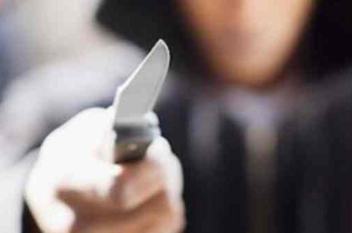 Rapina con coltello a Bologna, 17enne tunisino bloccato dai passanti rapina con coltello