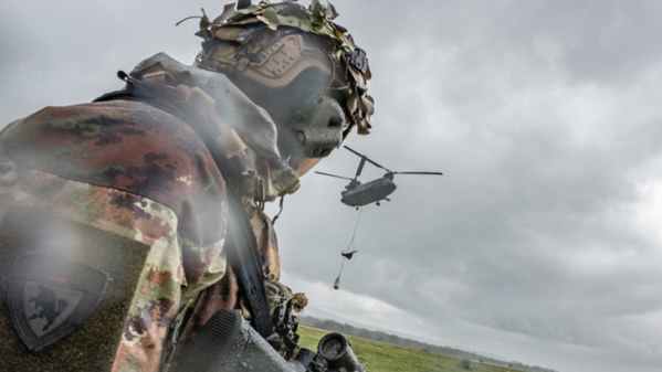 Combattimento simulato, 400 militari italiani impegnati nel Viterbese Combattimento simulato, 400 militari italiani impegnati nel Viterbese