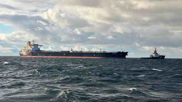 La Germania sequestra una nave russa e confisca 100mila tonnellate di petrolio La Germania sequestra una nave russa e confisca 100mila tonnellate di petrolio