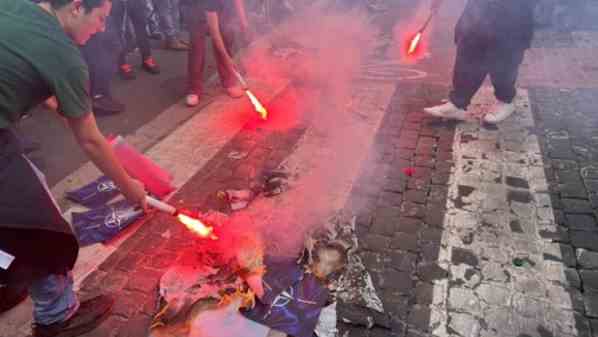 25 aprile, tensione a Roma “Guerrafondai. Via il Pd dal corteo” 25 aprile, tensione a Roma “Guerrafondai. Via il Pd dal corteo”