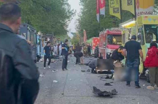 Vancouver auto sulla folla