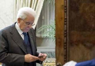 Mattarella al telefono