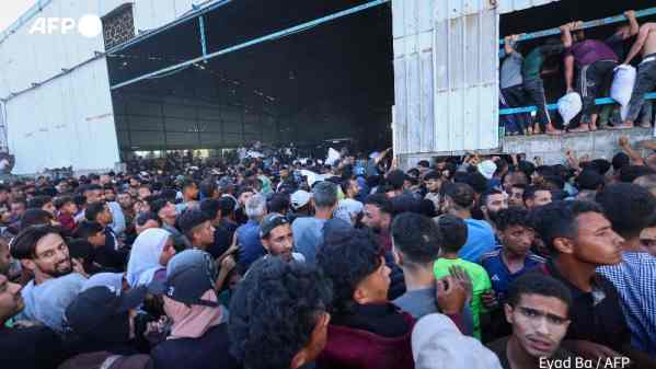 Gaza, saccheggiato deposito di cibo dell’Onu Gaza, saccheggiato deposito di cibo dell’Onu