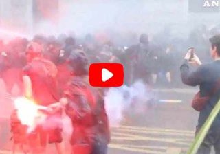Milano, scontri tra "antifascisti" e forze dell'ordine
