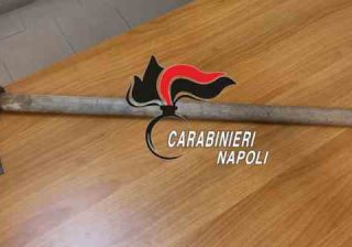 15enne armato di ascia aggredisce i genitori