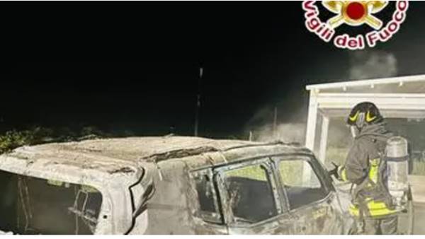 Monteodorisio, “sindaca fascista”. Bruciata auto di Catia Di Fabio Monteodorisio, “sindaca fascista”. Bruciata auto di Catia Di Fabio