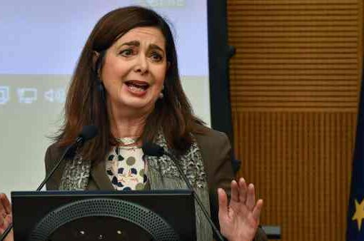 Landini definisce Meloni “cortigiana”. Boldrini lo difende: “non è sessismo” Laura Boldrini