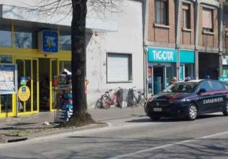 Mantova, rapina a mano armata all’Eurospin