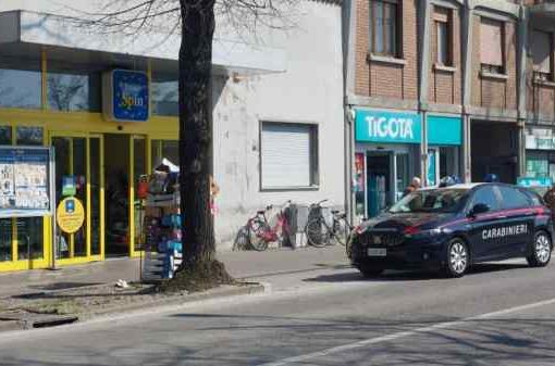 Mantova, rapina a mano armata all’Eurospin