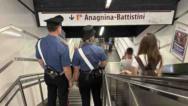 roma borseggi e truffe ai turisti presi 13 romeni da Imolaoggi.it roma borseggi e truffe ai turisti presi 13 romeni