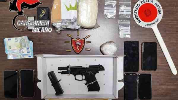 In auto con pistola rubata e mezzo kg di metanfetamine, arrestato albanese In auto con pistola rubata e mezzo kg di metanfetamine, arrestato albanese