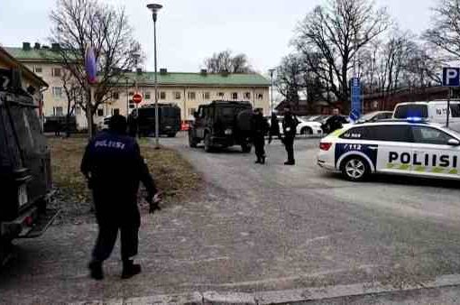 Finlandia, studente accoltella tre compagne di scuola