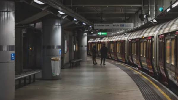 Blackout paralizza la metro Londra Blackout paralizza la metro Londra